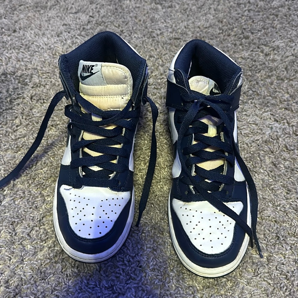 Nike sneakers worn in good condition